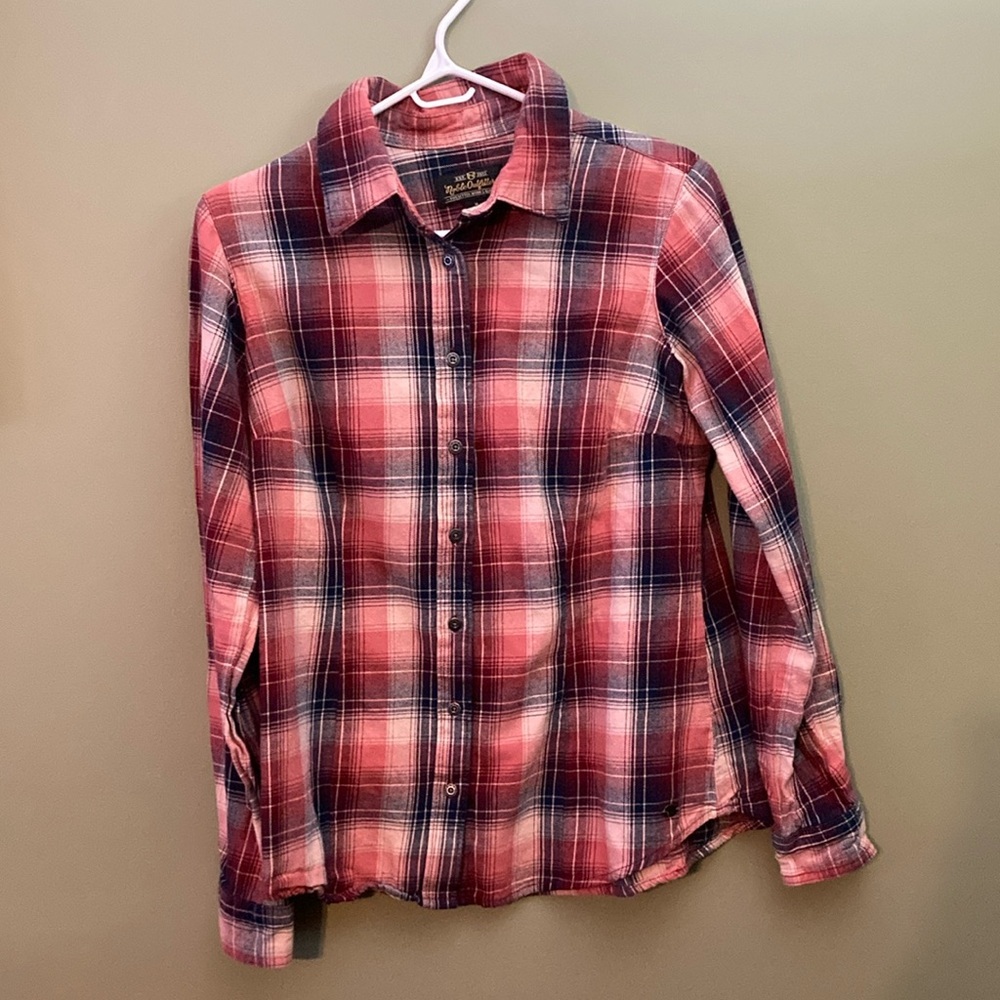 Noble Outfitters 100% cotton flannel pink plaid button downn shirt.